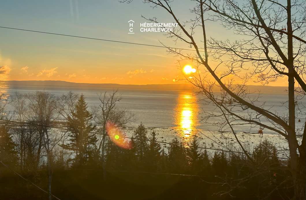 AUB-150 - Vue majestueuse sur le fleuve et le massif de Charlevoix